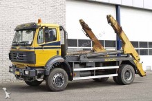 camion portacontainers Mercedes
