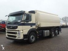 camion cisterna Volvo