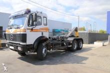 camion portacontainers Mercedes