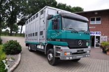 camion van per trasporto di cavalli usato