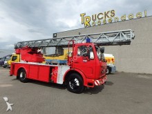 camión bomberos Mercedes