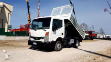 camion benne Nissan