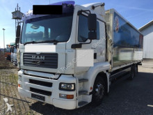 camion piattaforma trasporto bibite MAN