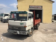 camión Nissan L