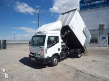 camion benne Nissan