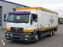 camion piattaforma trasporto bibite MAN