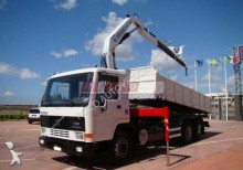 camion piattaforma Volvo