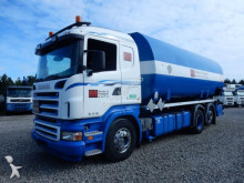 camion cisterna Scania