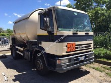 camion cisterna Iveco