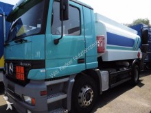 camion cisterna Mercedes
