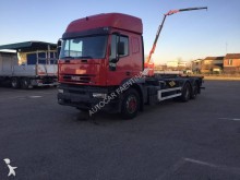 camión portacontenedores Iveco