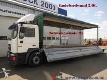 camion piattaforma trasporto bibite MAN
