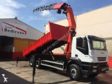 camión caja abierta transportador de hierro Iveco