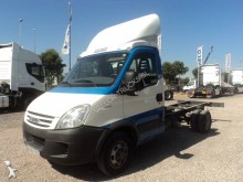 camión chasis Iveco