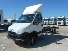 camión chasis Iveco