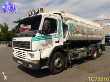 camión cisterna Volvo