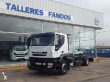 camión chasis Iveco