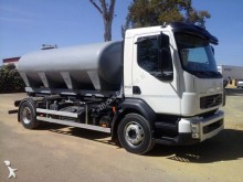 camión cisterna Volvo