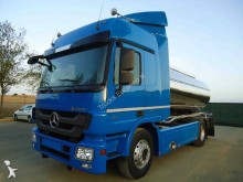camion cisterna Mercedes