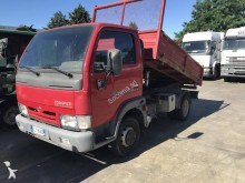 camion ribaltabile trilaterale Nissan