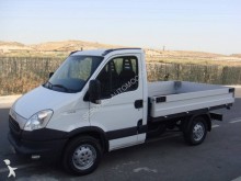 camión caja abierta Iveco
