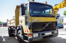 camion tri-benne Volvo