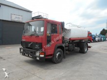 camión cisterna Volvo