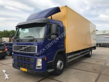 camion fourgon Volvo