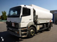 camión cisterna hidrocarburos Mercedes