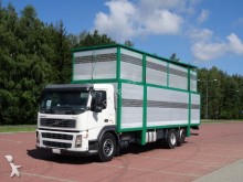 camion trasporto bestiame Volvo