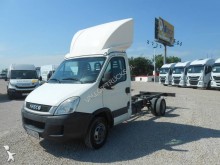 camión chasis Iveco