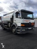 camión cisterna hidrocarburos Mercedes