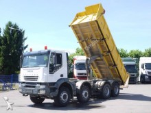 camión volquete Iveco