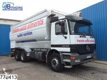 camion cisterna Mercedes