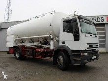 camión cisterna gránulos / polvo Iveco