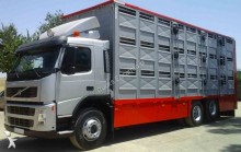 camion trasporto bestiame Volvo