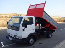 camion ribaltabile Nissan