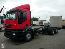 camión chasis Iveco