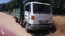 camión caja abierta estándar Nissan