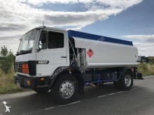 camion citerne hydrocarbures Mercedes