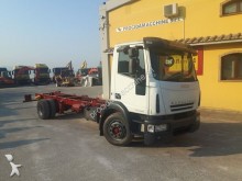 camión chasis Iveco
