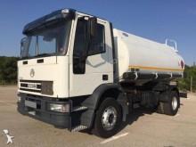 camión cisterna hidrocarburos Iveco