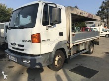 camión lona corredera (tautliner) Nissan