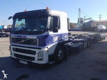 camión portacoches Volvo