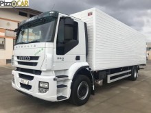 camión furgón Iveco