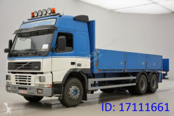 camión caja abierta Volvo