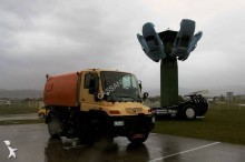 camión volquete trilateral Unimog