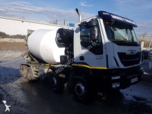 camión hormigón cuba / Mezclador Iveco