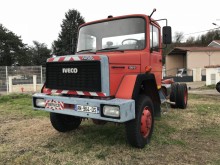 camión chasis Iveco