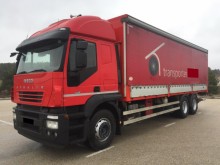 vrachtwagen aanhanger met zeilwanden Iveco